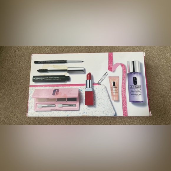 6 Clinique items in an elegant bag - Picture 2 of 6